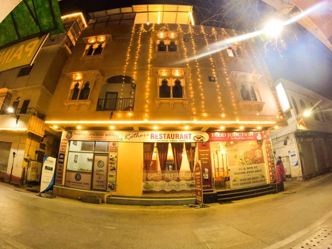 מלון אודייפור Funky Backpackers מראה חיצוני תמונה